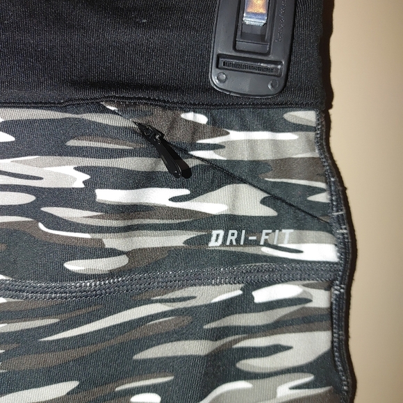 Nike Dri-FIT Black and White Apparel, Size XS - Picture 5 of 7